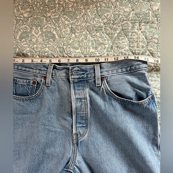 Levi’s 501 jeans with raw hem button fly in light wash - Picture 12 of 14
